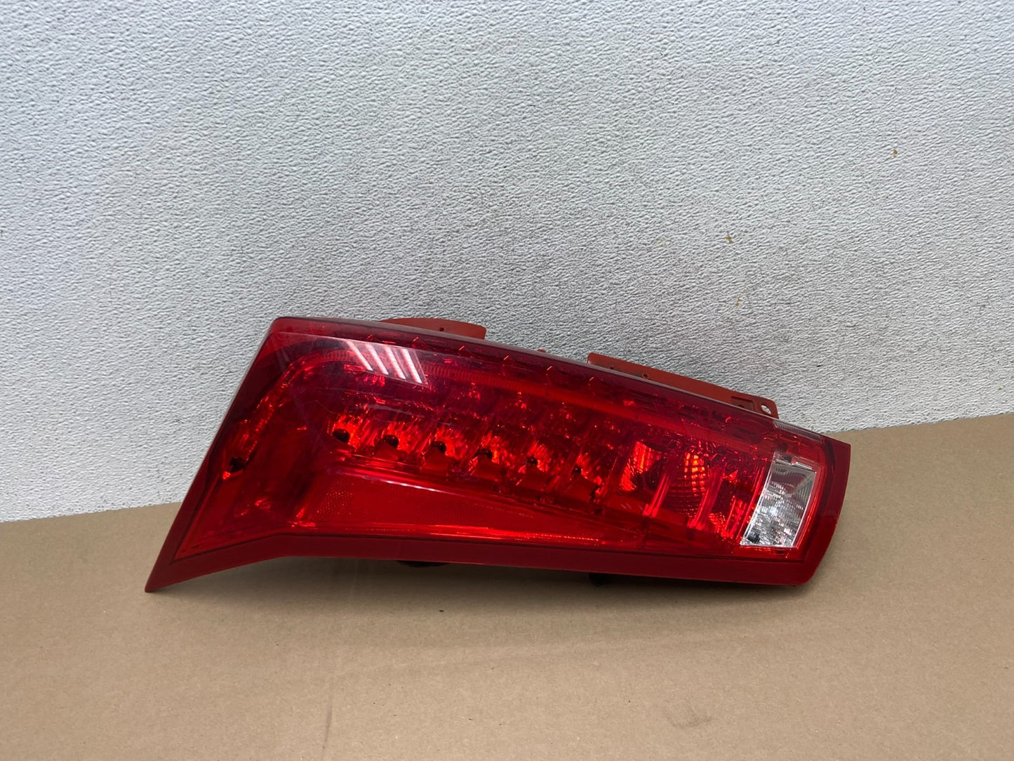 2010 to 2016 Cadillac Srx Left Driver Lh Side Tail Light AG6565 DW0