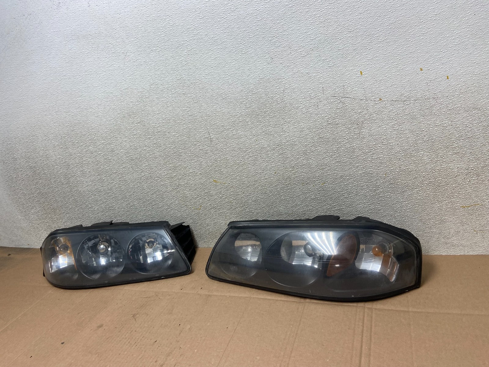 2000 to 2005 Chevrolet Impala Left+Right Set Headlights Halogen Y0963 DW1