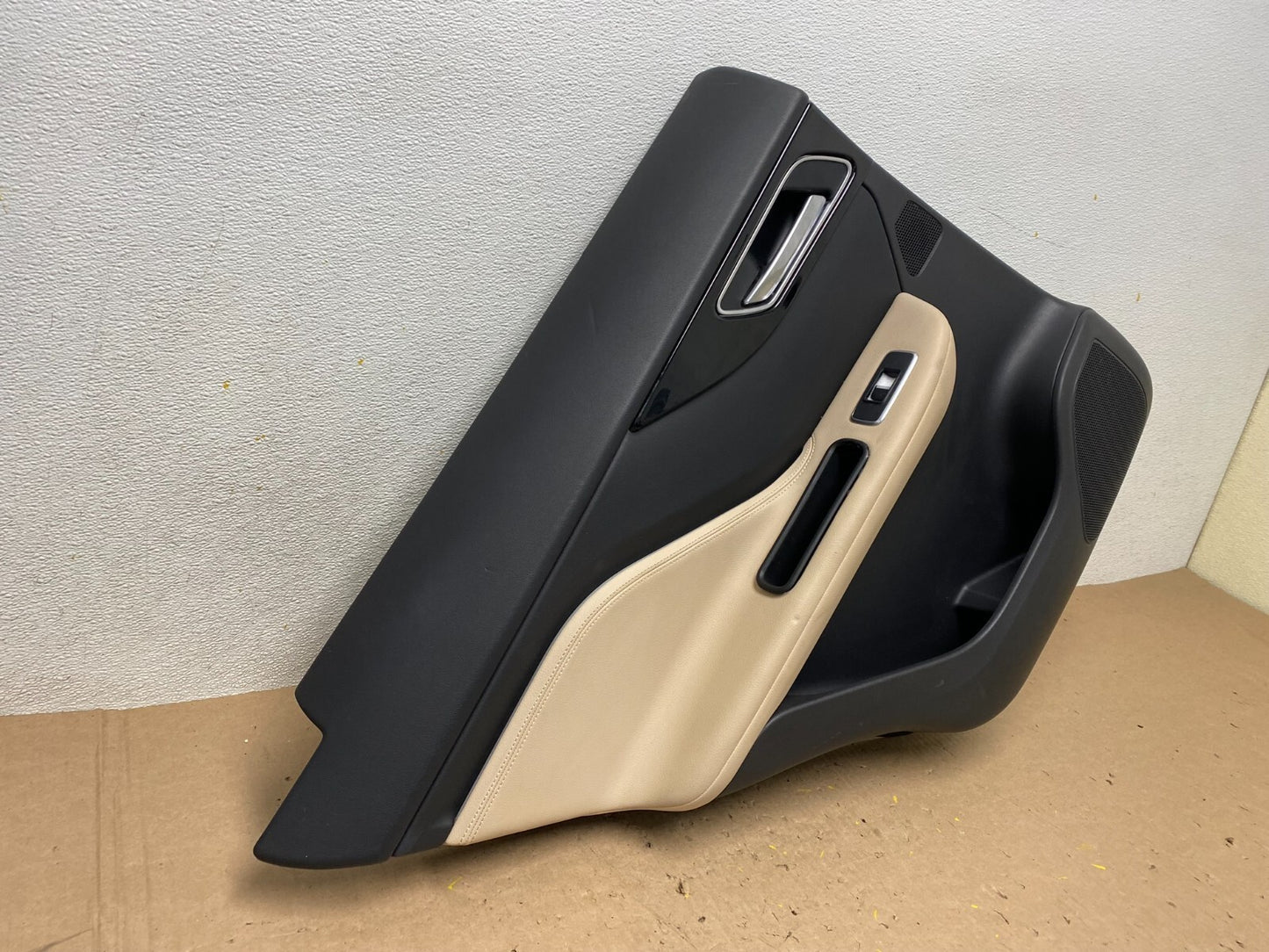 2017 to 2020 Jaguar F-Pace OEM Left Rear Interior Door Panel E9056 DG12