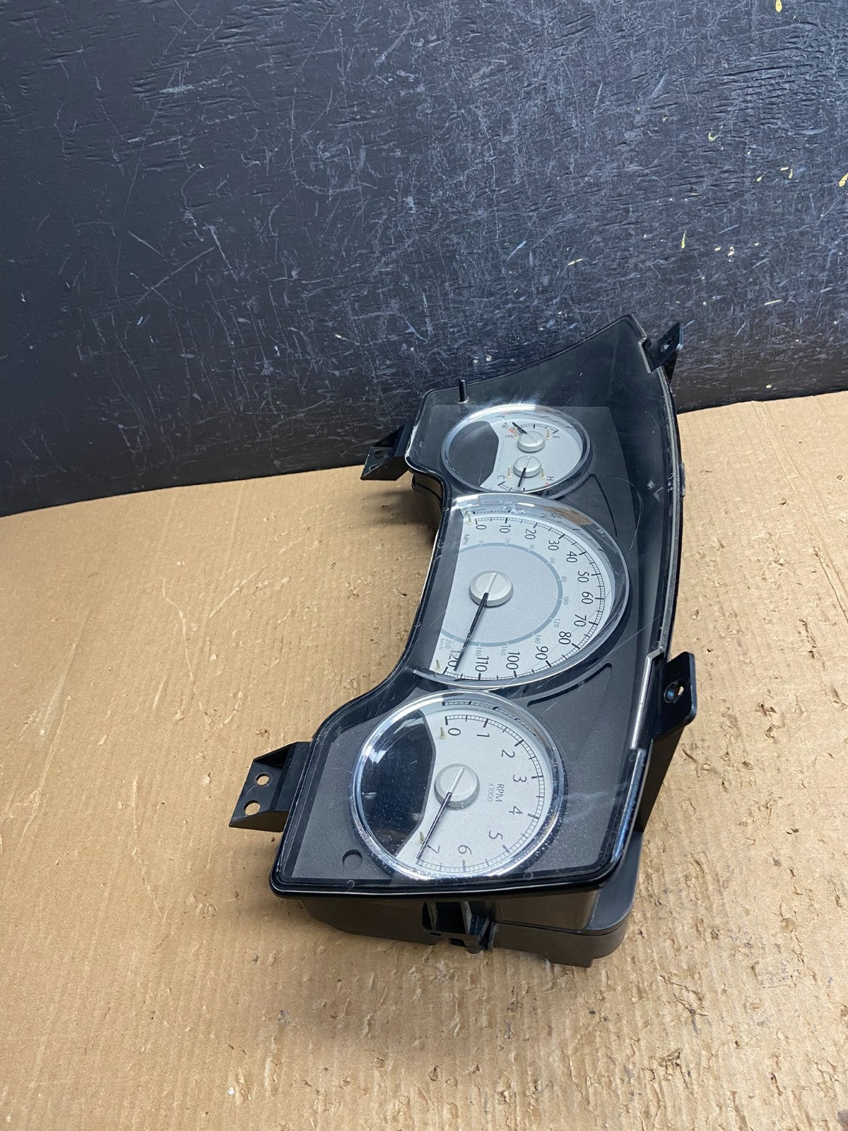 2006 Dodge Durango Speedometer Instrument Cluster Gauge AD7079 DG3