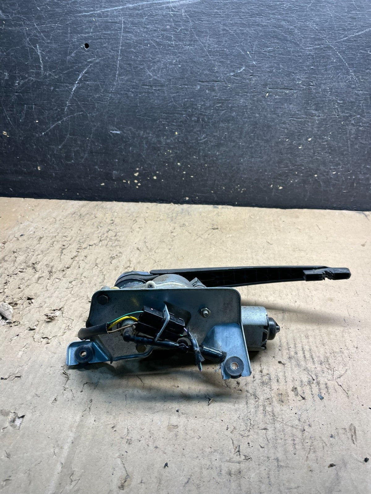 1999 to 2005 Saab 9-5 Wagon OEM Rear Windshield Wiper Motor W6839 DG5
