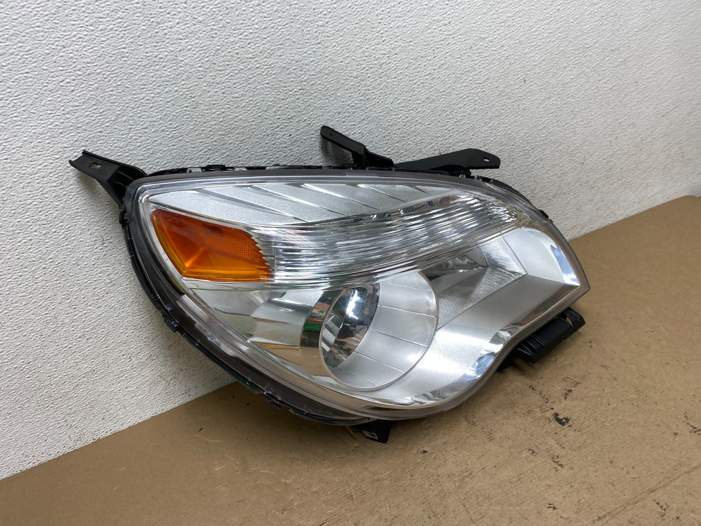 2010 - 2015 Chevrolet Equinox Halogen Headlight Right Passenger Side AF5025 DW2