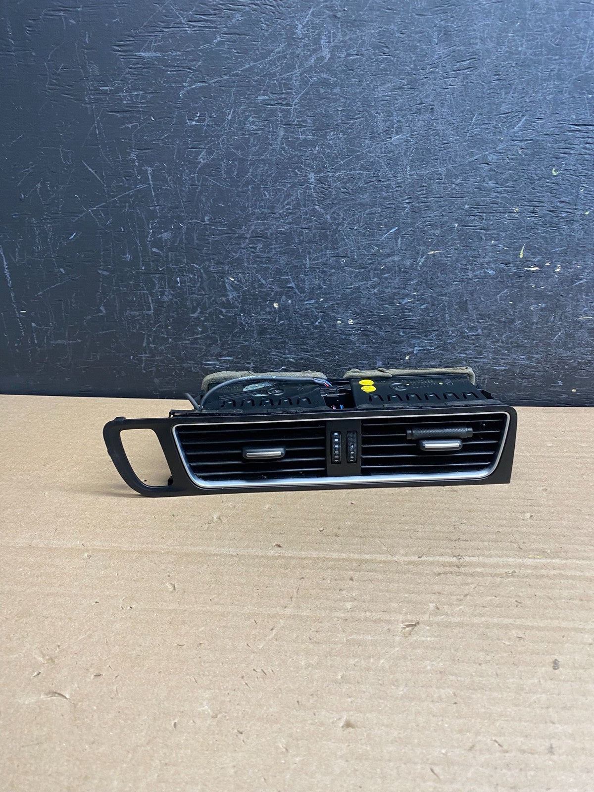 2009 to 2012 Audi Q5 Center Dashboard Air Vent ag0126 DG0