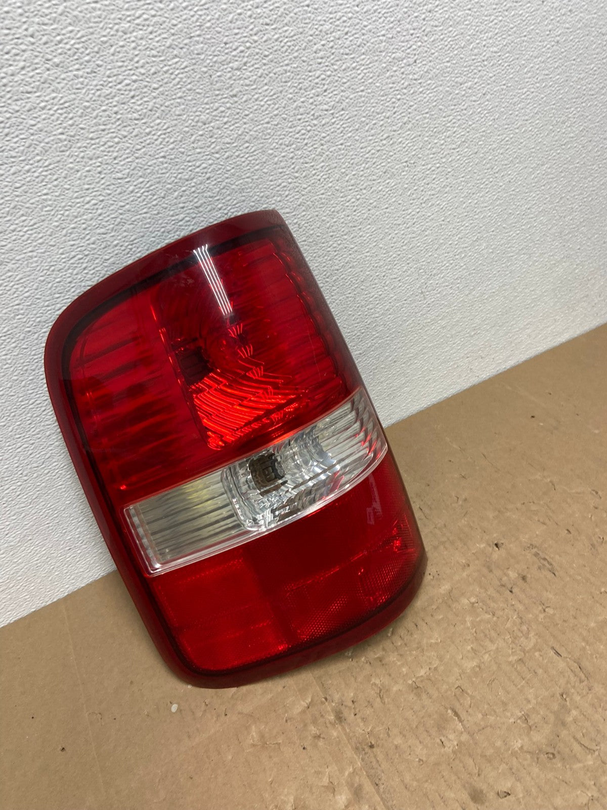 2004 to 2008 Ford F150 F-150 Left Driver LH Side Tail Light AD2442 LK2
