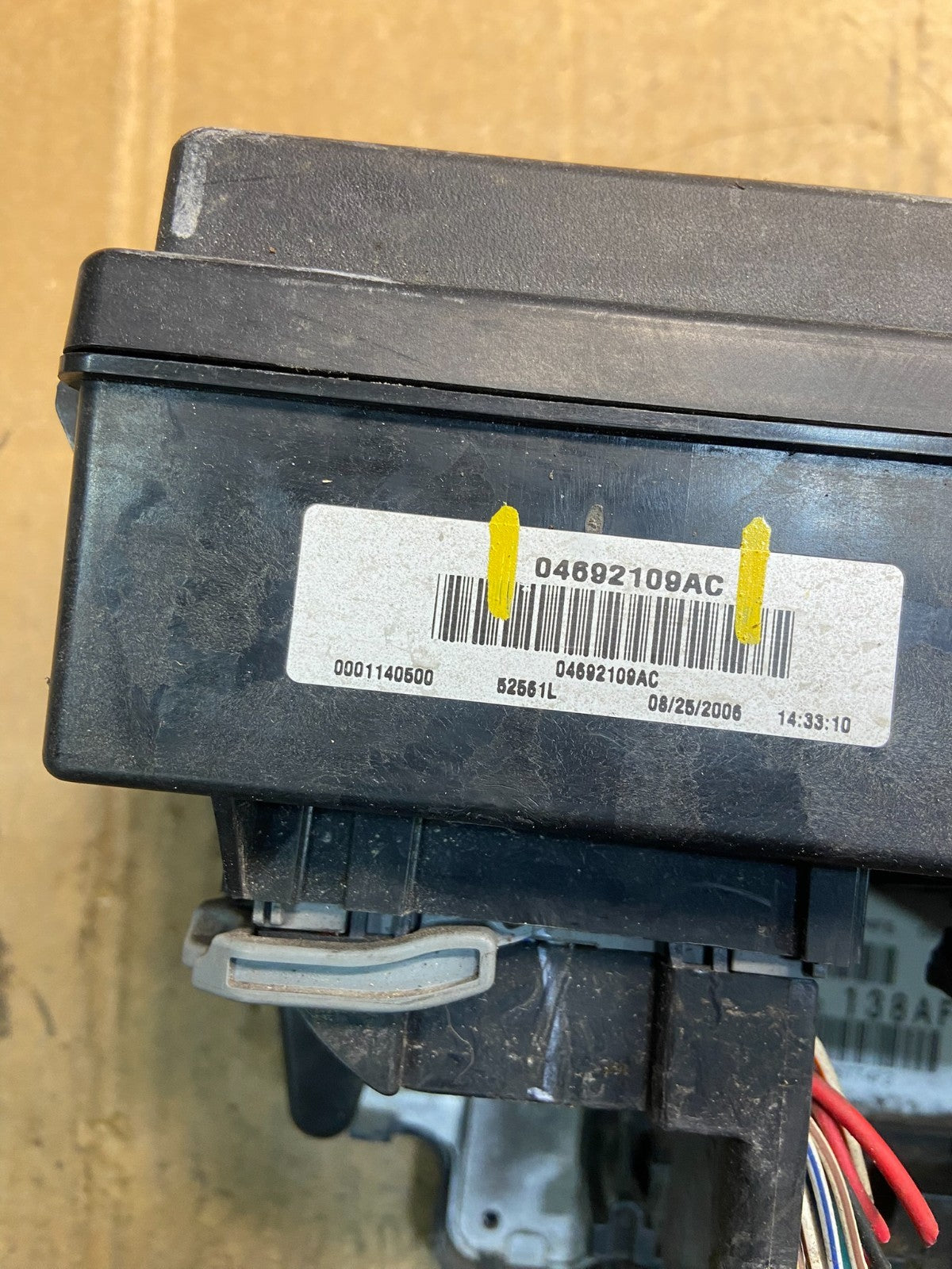 2007 Jeep Grand Cherokee Integrated Power Fuse Box 04692109ac Y4223 DG6