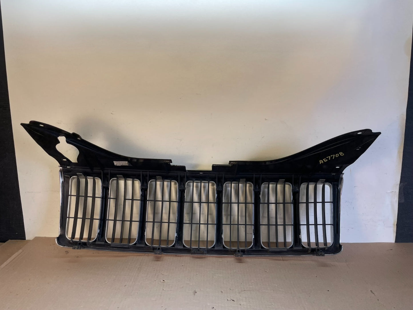 2005 2006 2007 Jeep Grand Cherokee Front Upper Grill Grille AG7708 DG3
