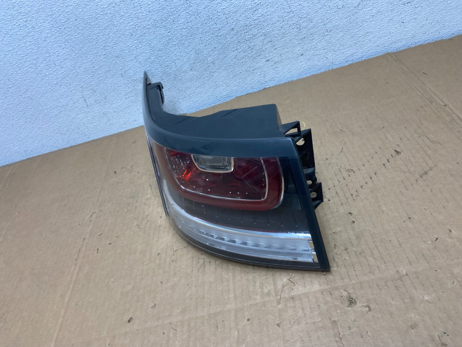 2014 - 2017 Land Rover Range Rover Sport Left Driver LH Tail Light AD0986 DG1