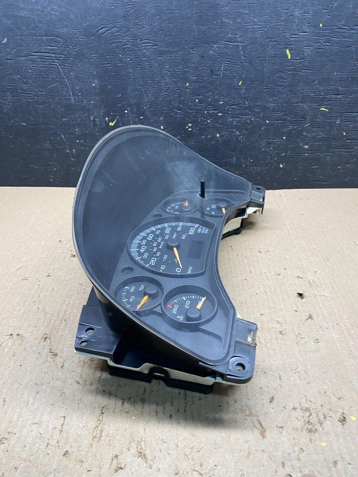 2004 to 2007 Chevrolet Express Speedometer Cluster Gauge OEM Q7117 DG1