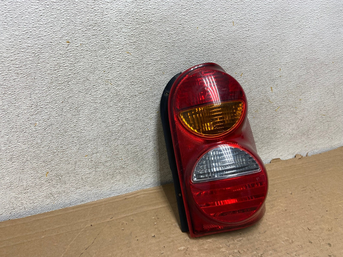 2002 2003 2004 Jeep Liberty Right Passenger Rh Side Tail Light AH9059 LK1