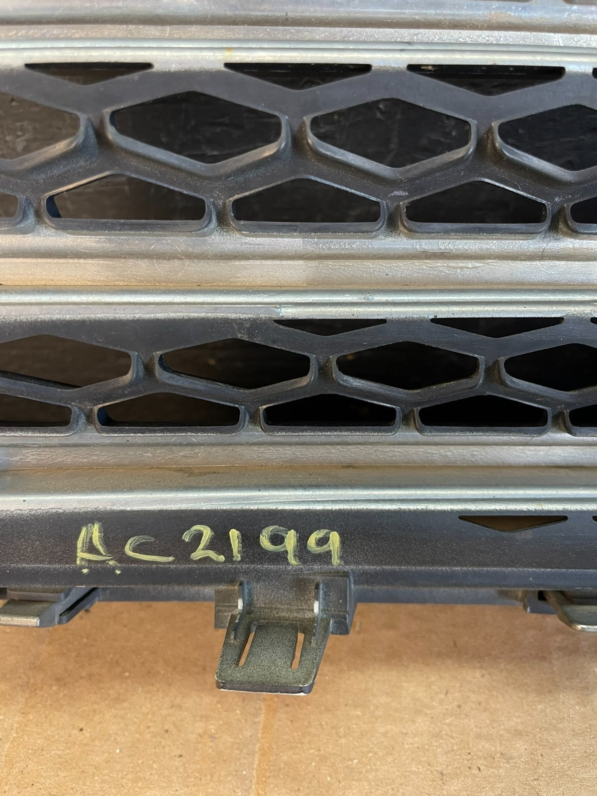 2009 to 2011 Nissan Maxima Front Upper Grill Grille 62070-9N00A AC2199 DG6