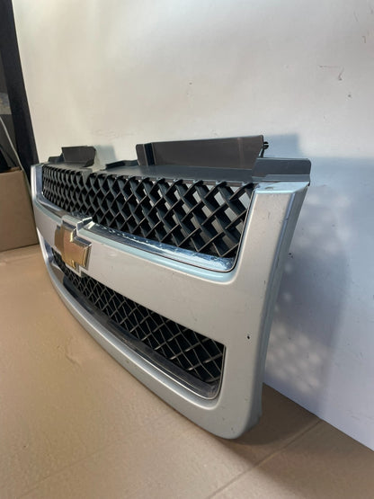 2006 to 2009 Chevrolet Trailblazer Front Upper Grille Grill AH6437 DG1