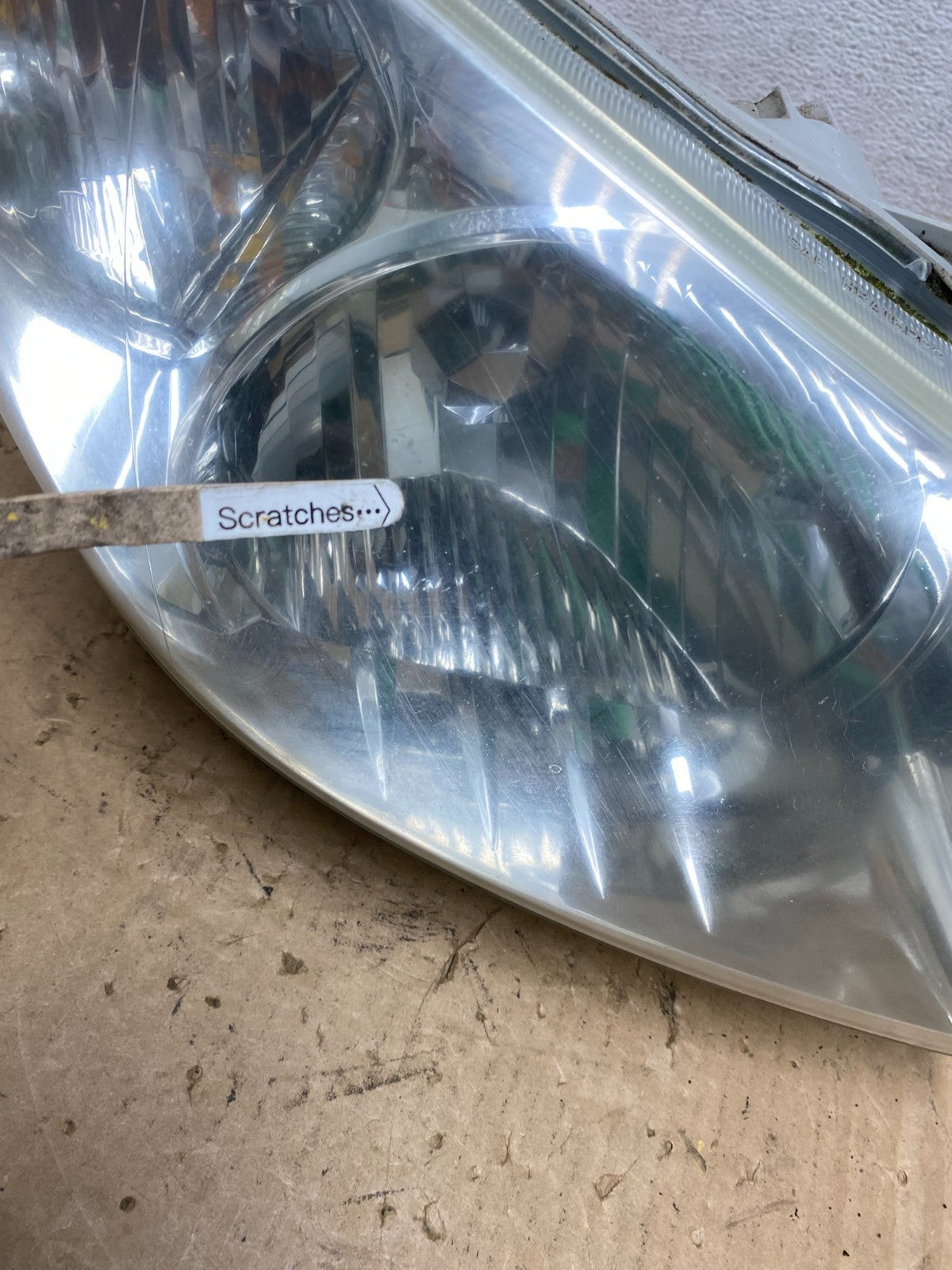 2005 to 2008 Pontiac Vibe Right Passenger RH Side Headlight Halogen AD37623
