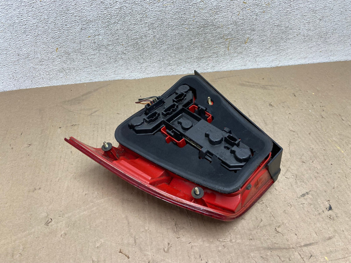 2004 to 2005 Volkswagen Jetta Left Driver LH Side Tail Light AH7669 LK4