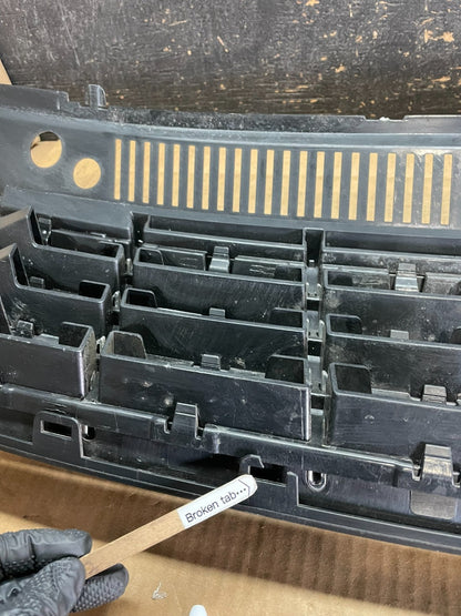 2016 to 2018 Volkswagen Passat Front Upper Grill Grille Oem AA9063 DG12