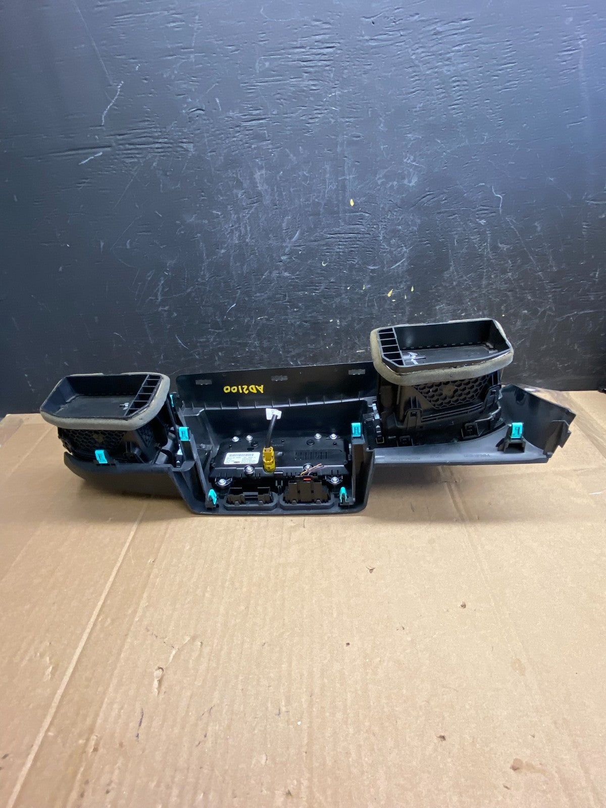 2020 to 2023 Ford Explorer Console Radio Display Screen Air Vents AD2100 DG4