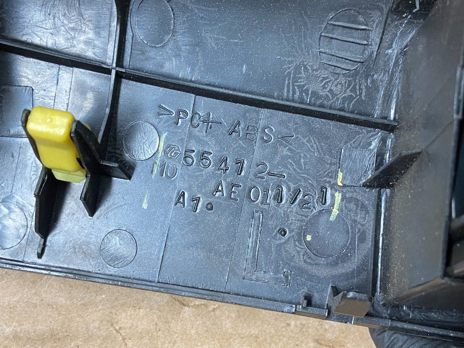 2004 to 2010 Toyota Sienna Left Side Climate Switches Bezel Trim Y2457 DG4