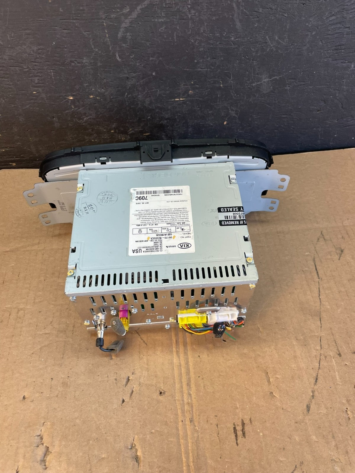 2017 to 2019 Kia Soul 96170-b2490ca AM/FM MP3 Playback Satellite Radio AE7700 DW6