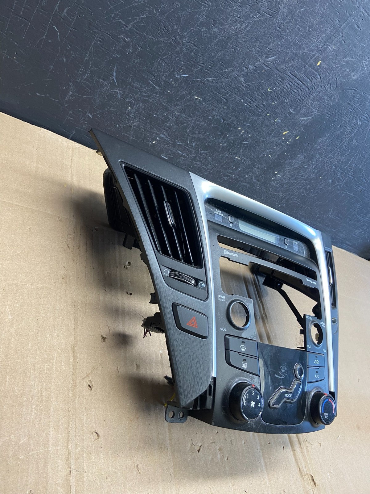 2011 - 2014 Hyundai Sonata Center Radio Climate Control Air Vent Bezel AD7126 DG2