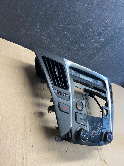 2011 - 2014 Hyundai Sonata Center Radio Climate Control Air Vent Bezel AD7126 DG2