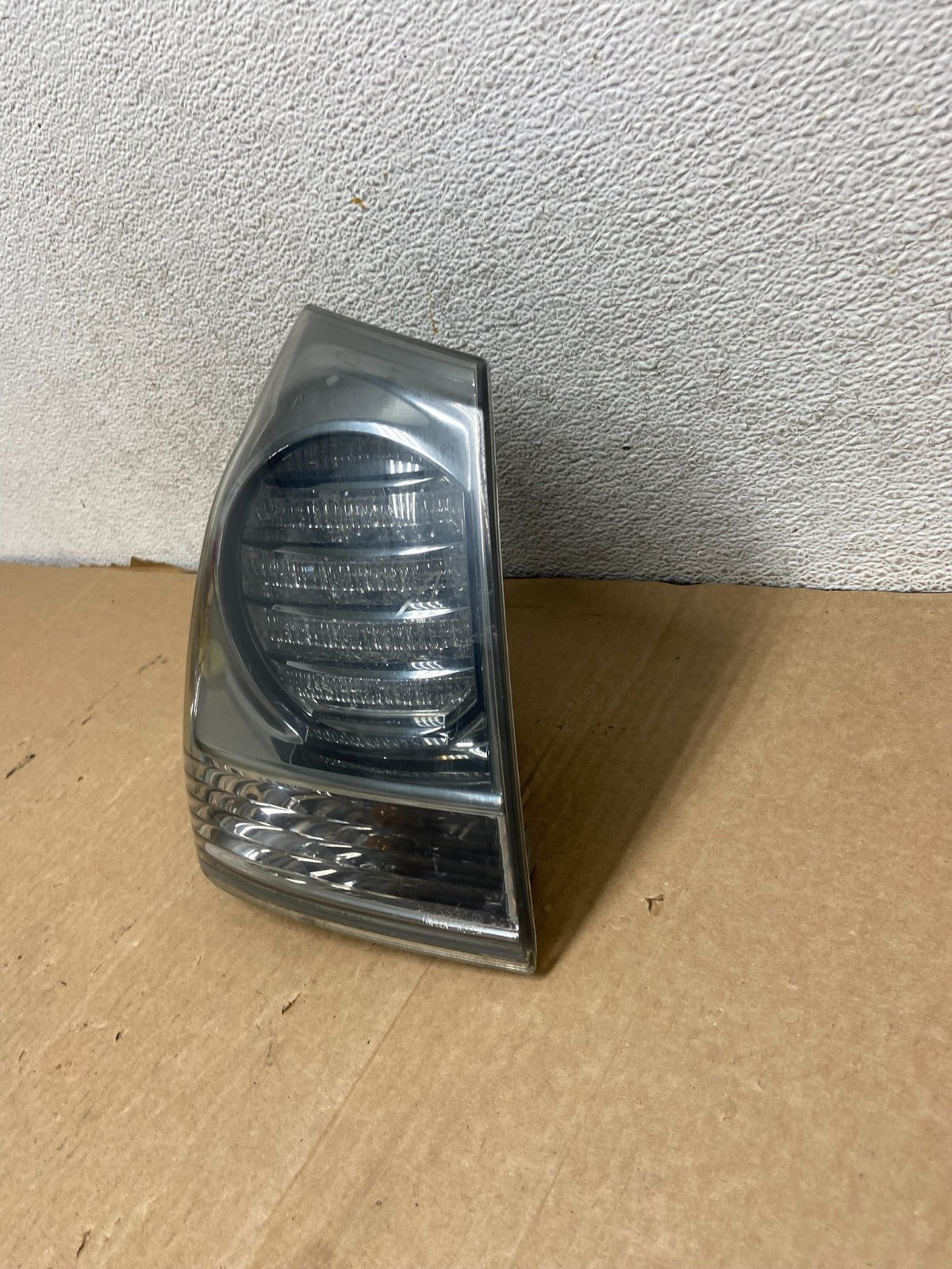 2006 to 2007 Lexus RX400H Left Driver LH Side Tail Light AG2022 DW1
