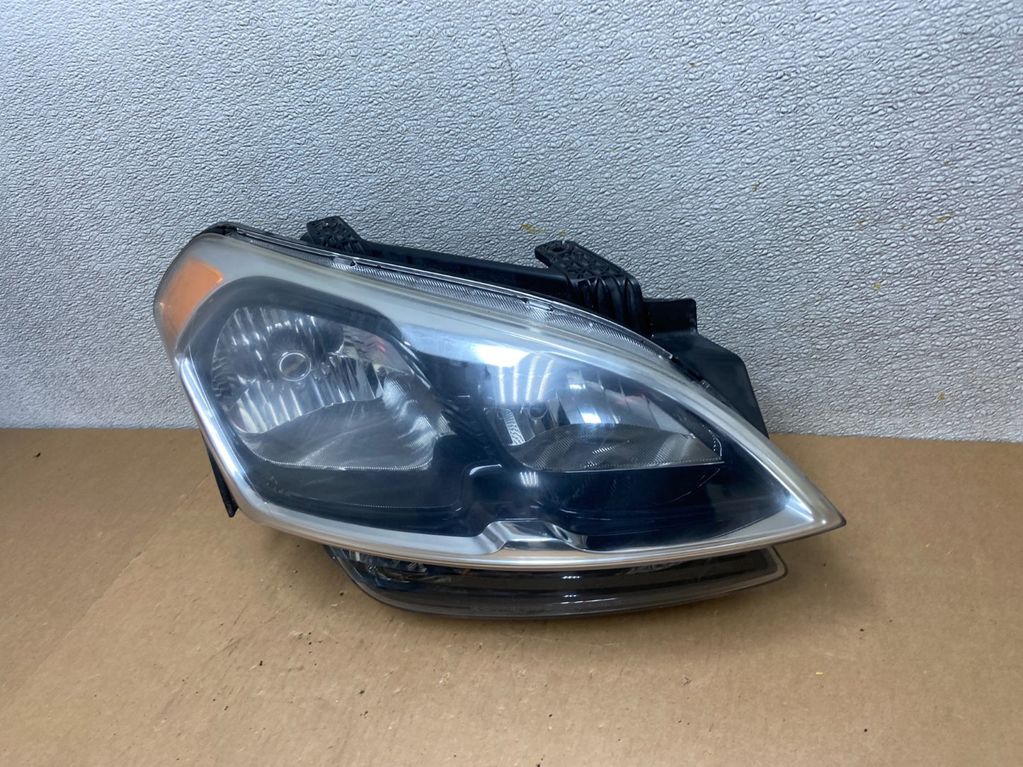 2012 - 2013 Kia Soul Right Passenger RH Headlight Halogen Z6672 DW1