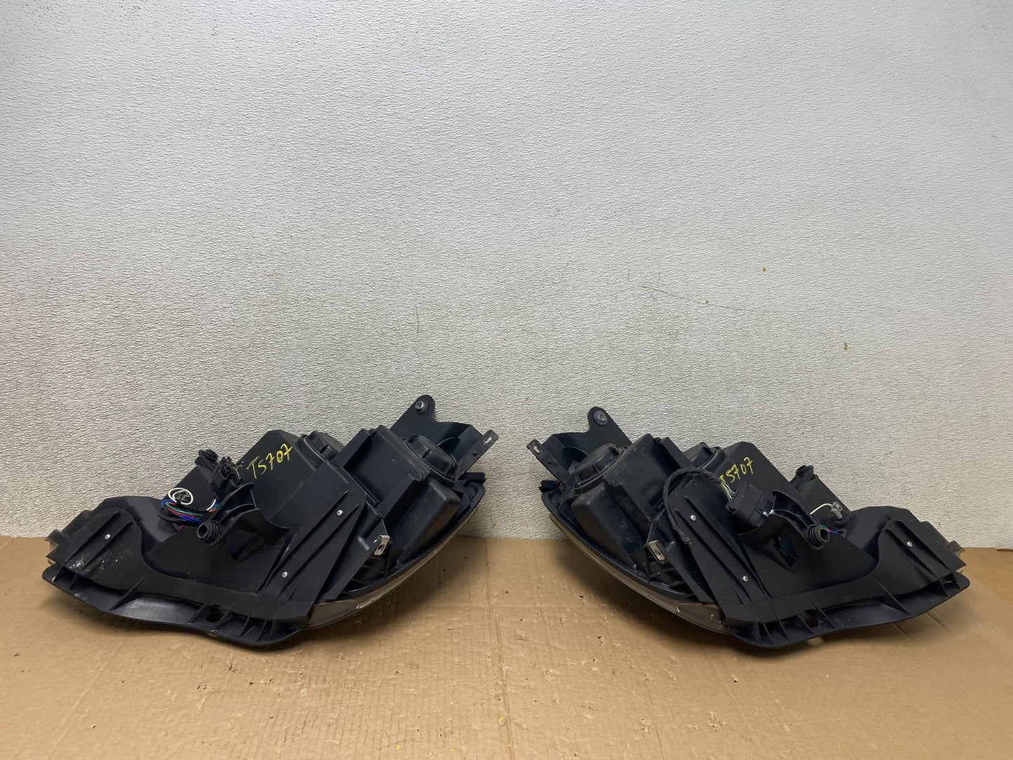 2007 to 2012 Gmc Acadia Left +Right Set Black LED Headlights  T5707 DG13