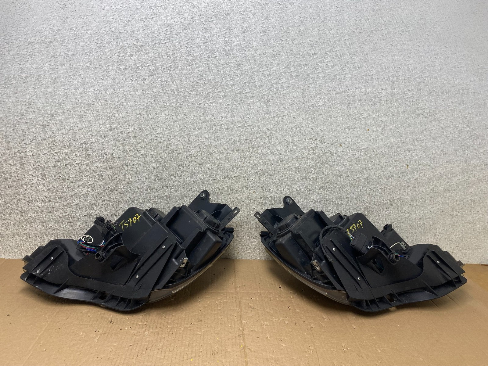 2007 to 2012 Gmc Acadia Left +Right Set Black LED Headlights  T5707 DG13