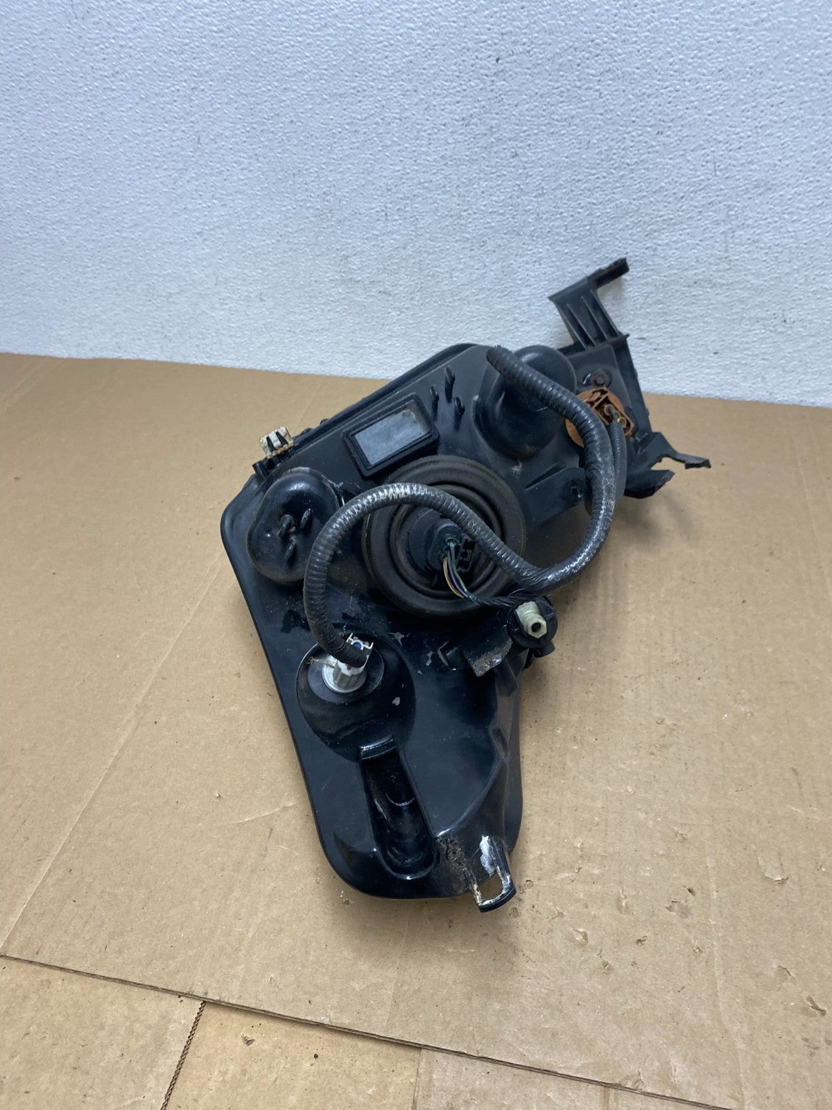 2008 2009 2010 2011 Ford Focus Right Passenger Rh Side Headlight AC5640 DW8