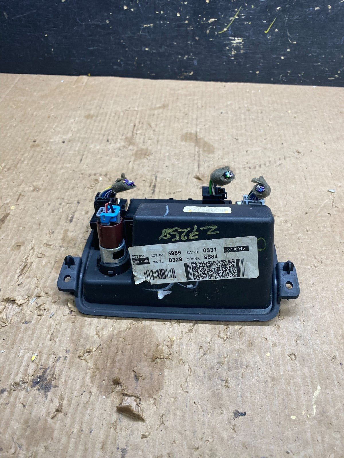 2009 to 2012 Chevrolet Traverse Front Switch Panel 25875989 Z7258 DG4