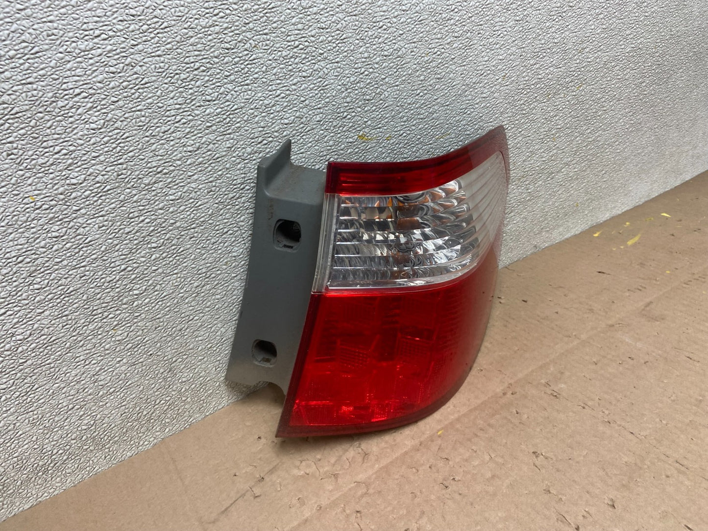 2005 2006 2007 Honda Odyssey Right Passenger RH Side Tail Light Oem AA0527 DW2
