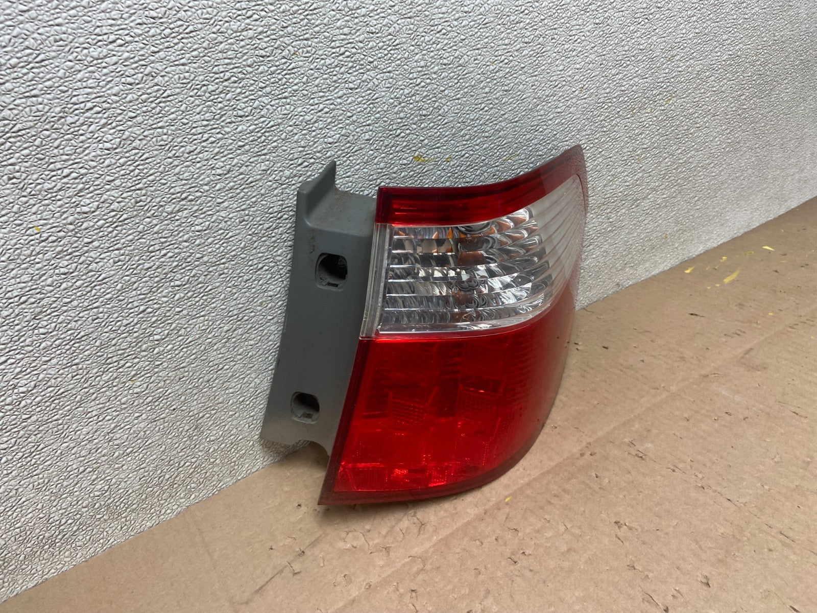 2005 2006 2007 Honda Odyssey Right Passenger RH Side Tail Light Oem AA0527 DW2