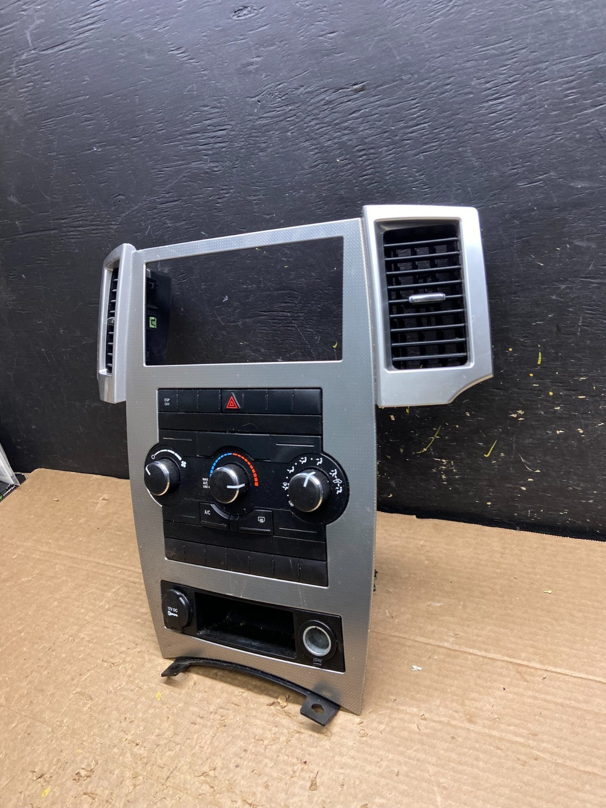 2008 to 2010 Jeep Grand Cherokee Center A/C Heater Climate Control OEM W2009 DG1