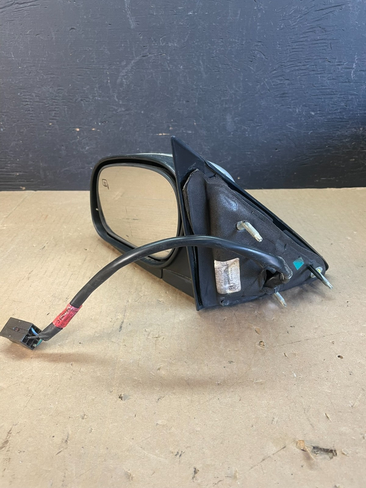 2002 to 2008 Ford Crown Victoria Driver Left Side View Door Mirror AD5690 DW2