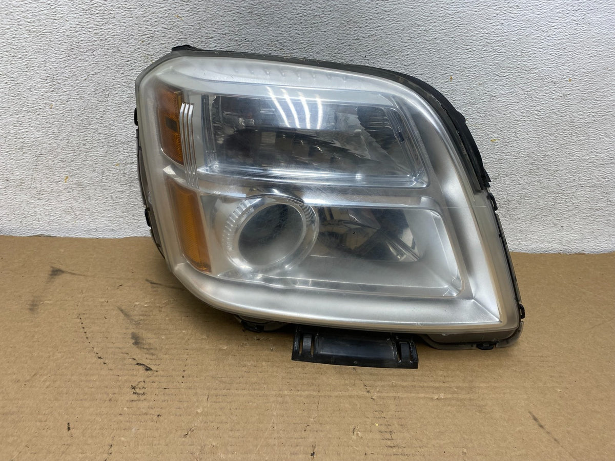 2010 to 2015 GMC Terrain Halogen Passenger Right Rh Side Headlight AH4182 DW0
