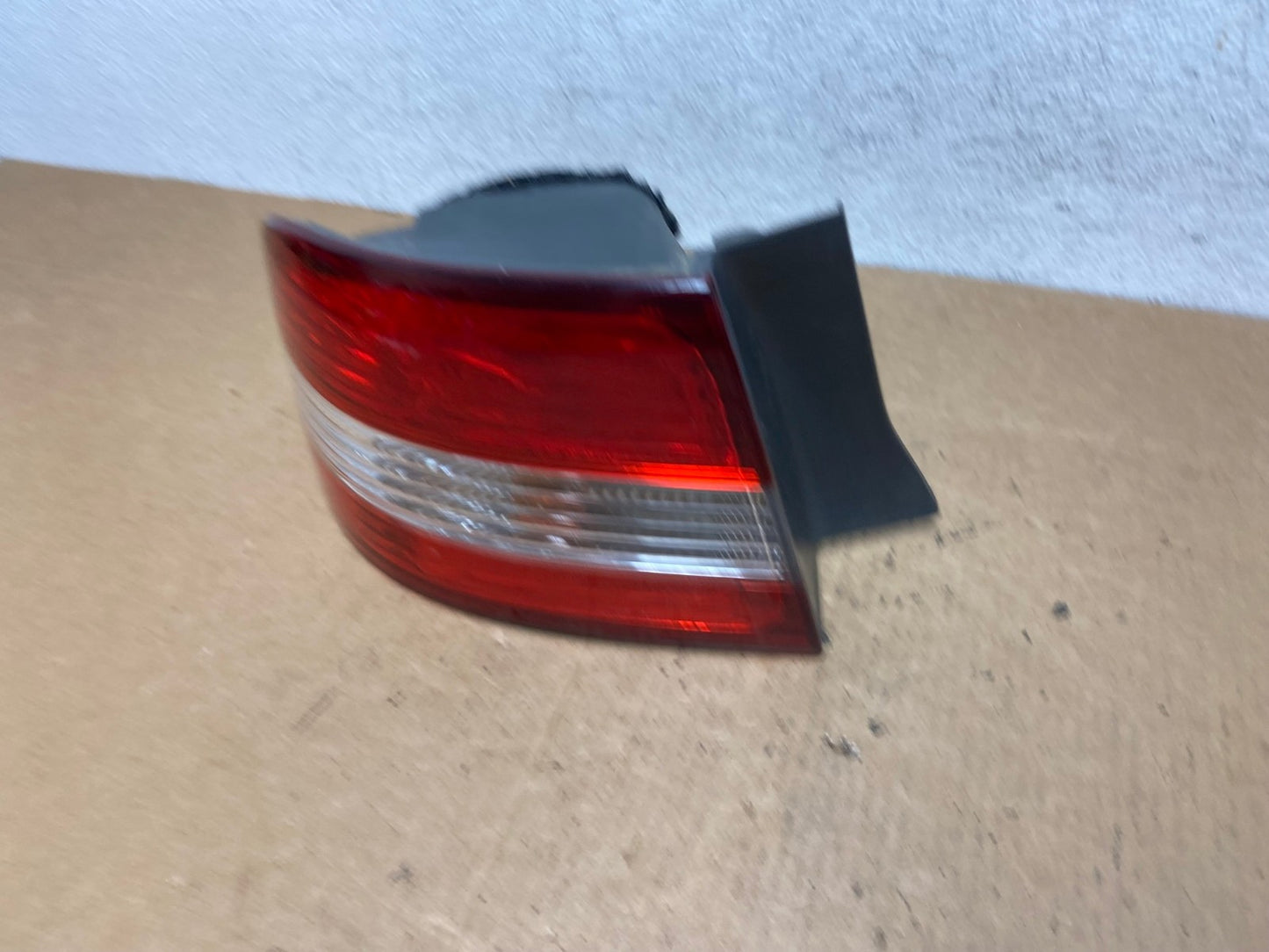 2000 2001 Lexus ES300 Outer Left Driver Lh Side Tail Light AD4647 LK1