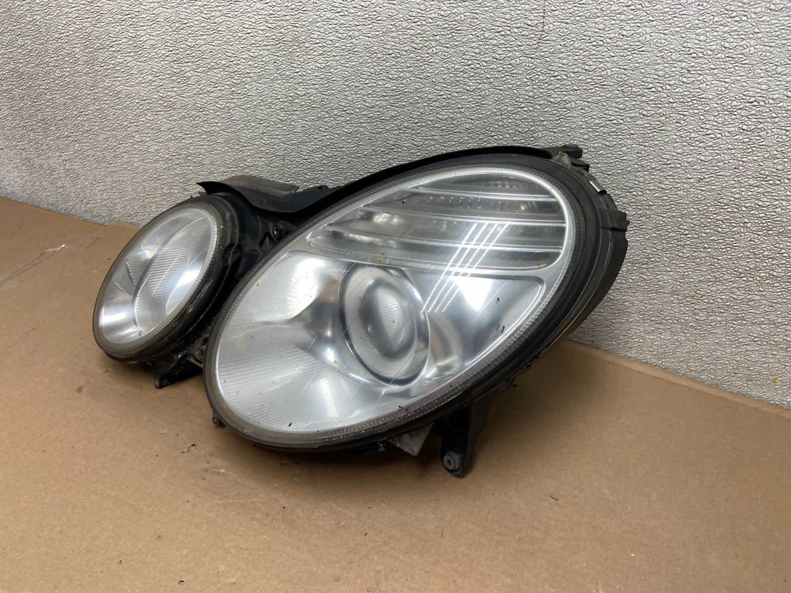 2007 2008 2009 Mercedes E Class Left Driver LH Halogen Headlight AA9861 DW1