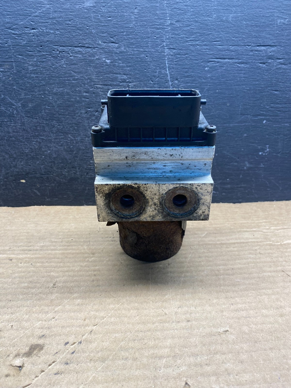 2014 Chevrolet Express 3500 van ABS Pump and Motor AD98393