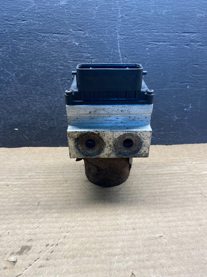 2014 Chevrolet Express 3500 van ABS Pump and Motor AD98393
