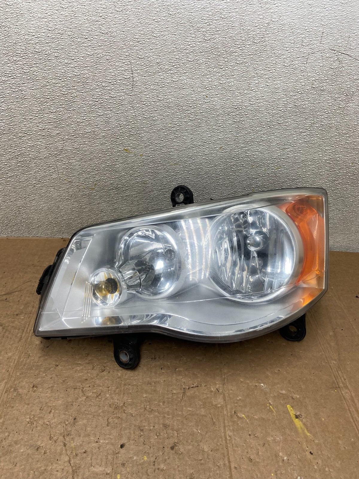 2008 to 2016 Chrysler Town and Country Left Driver Lh Side Headlight AA3434 DW0