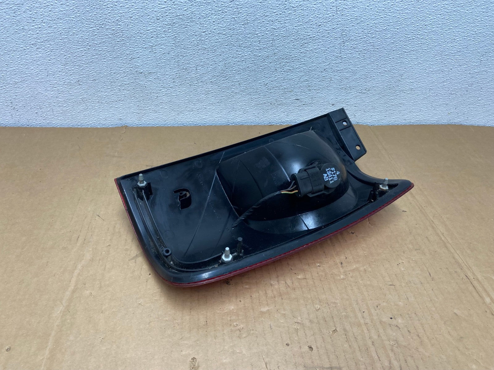 1998 to 2002 Lincoln Navigator Left Driver LH Side Tail Light AC7537 LK5