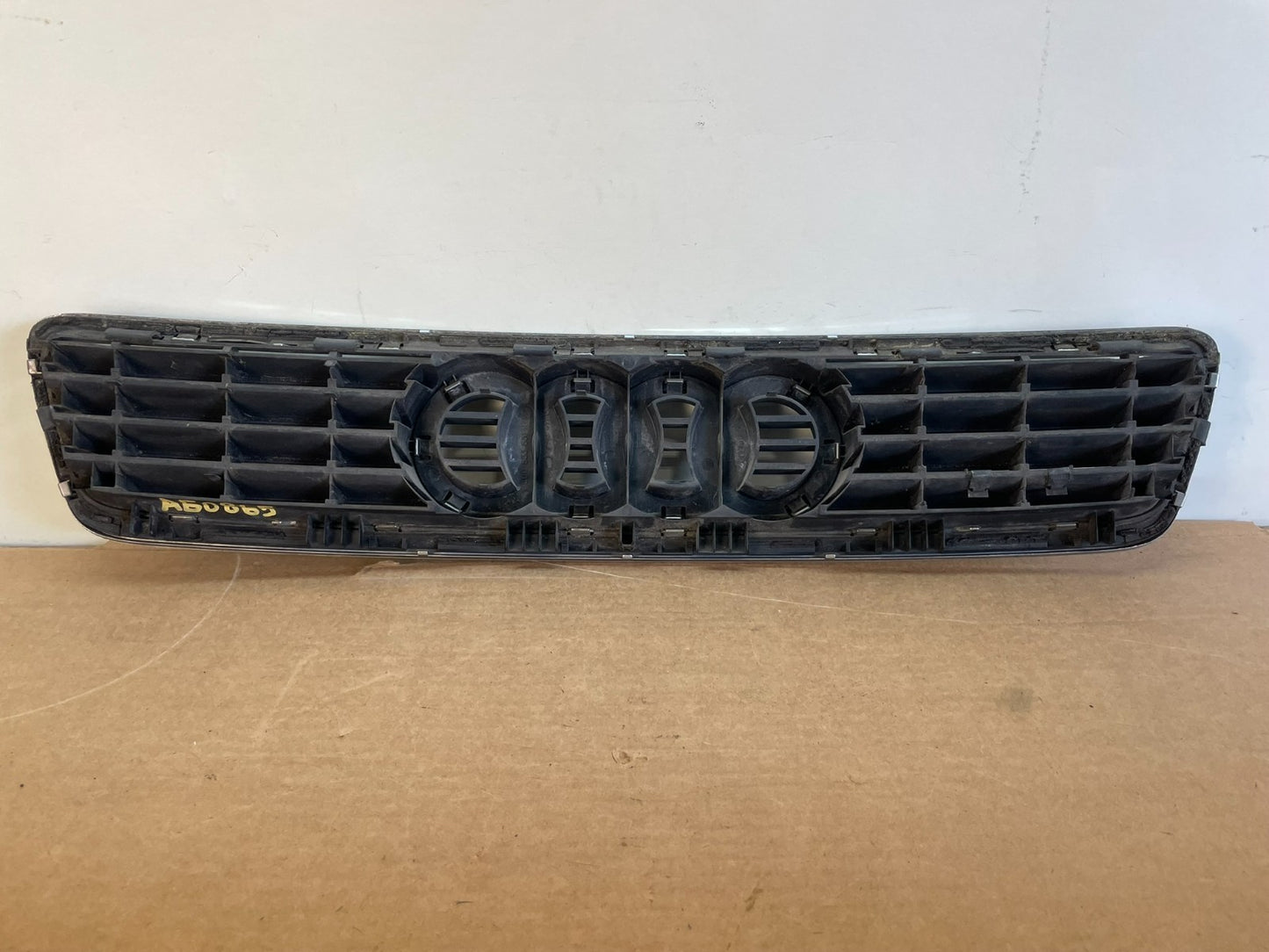2000 to 2002 Audi A4 Upper Front Grill Grille ag0865 DG3