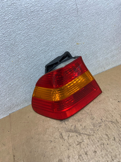 2002 -  2005 BMW 3 E46 Series Left Driver Side Lh Tail Light AA0071 DW2