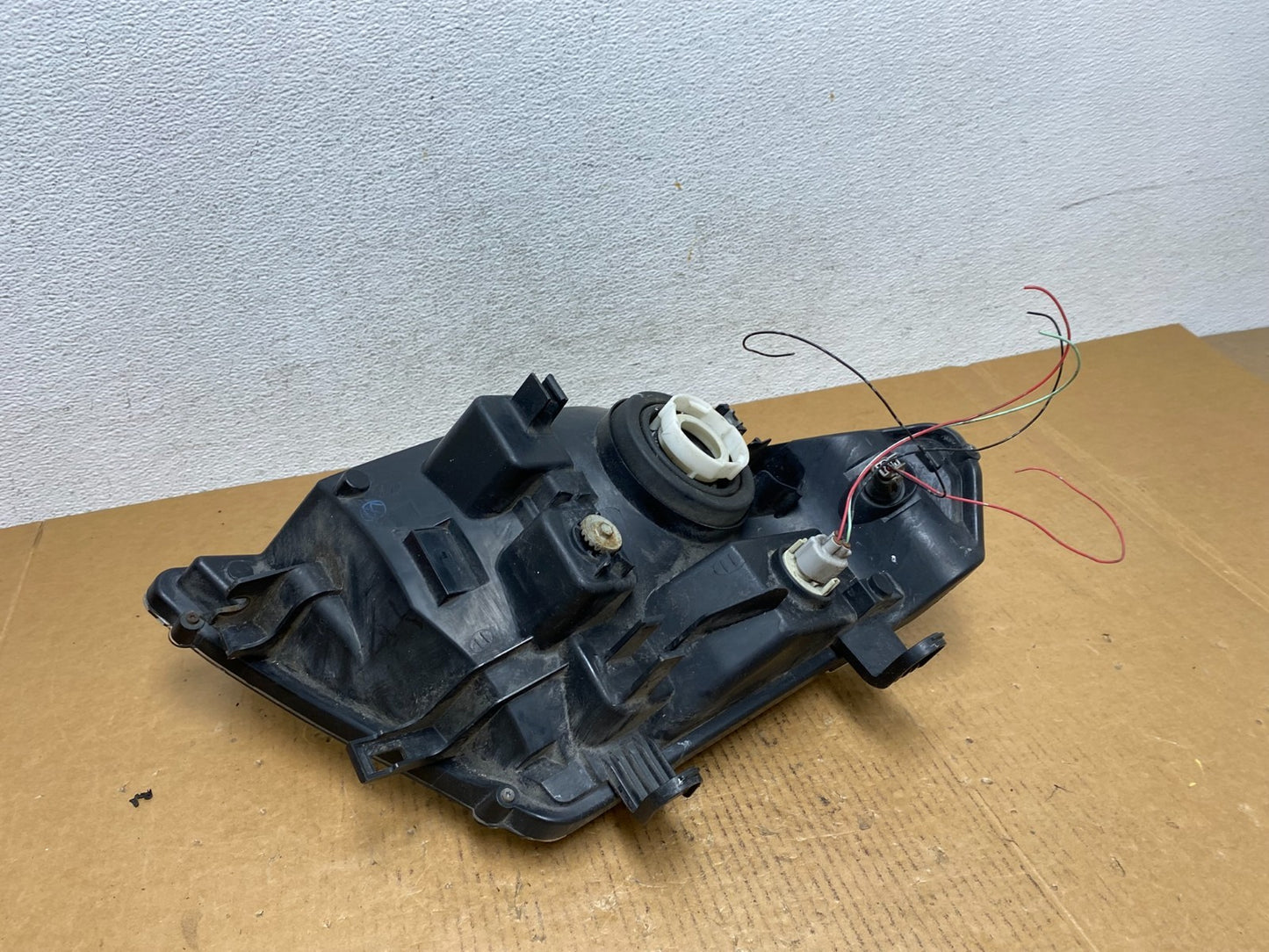2008 to 2012 Nissan Pathfinder Halogen Headlight Left Driver Lh AE0452 DW7