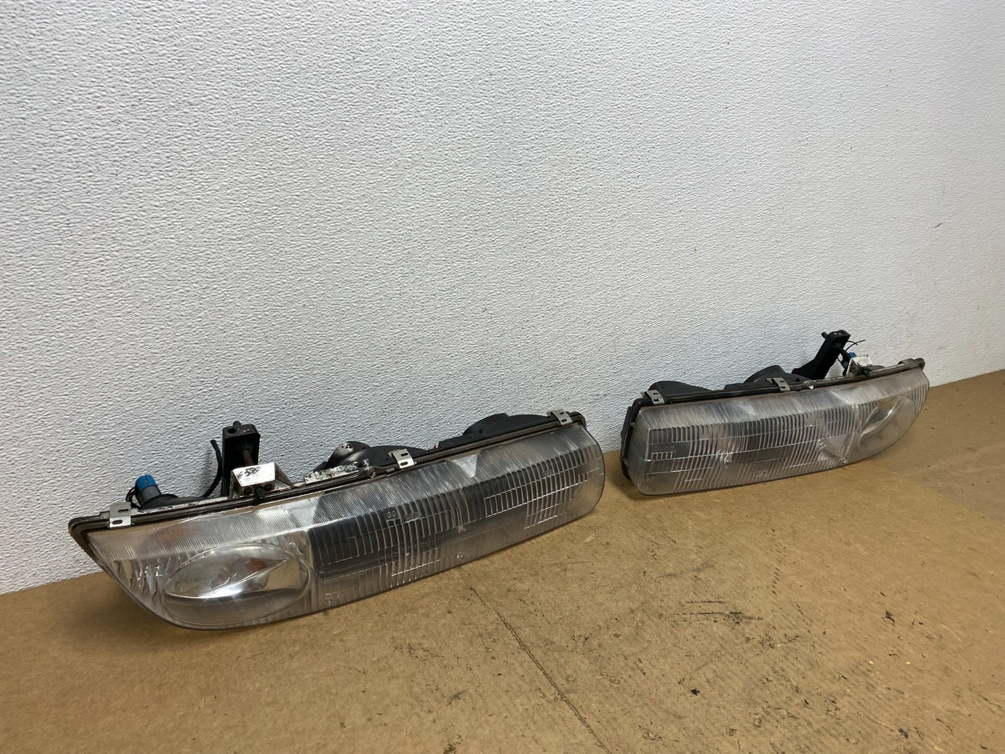 1996-1999 Saturn S Series Sedan Wagon Left+Right Headlights AC3628 DW2