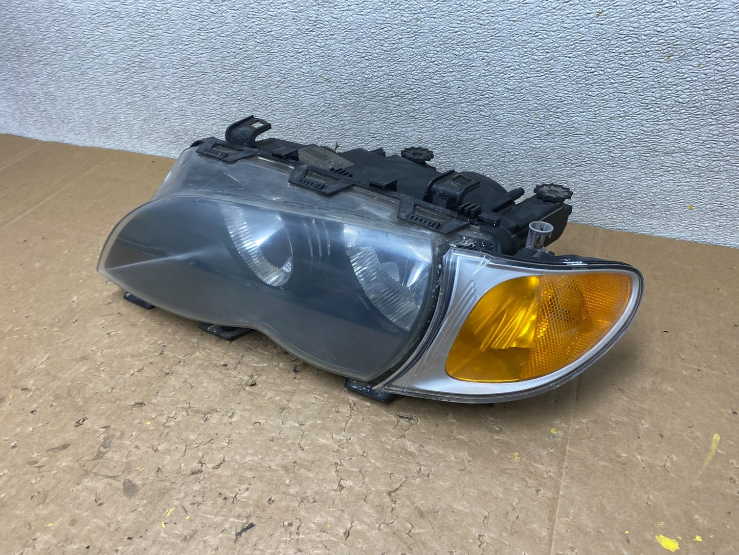 2002 to 2005 BMW 3 E46 Sedan Left Driver LH Halogen OEM Headlight V5965 DW1