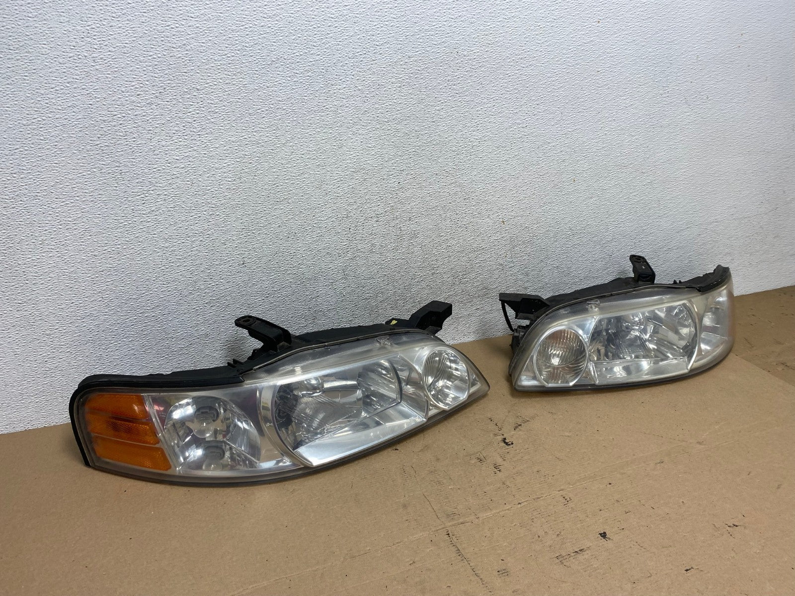 Sedan 2000 2001 Nissan Altima Headlights Left+Right AF4418 LK2