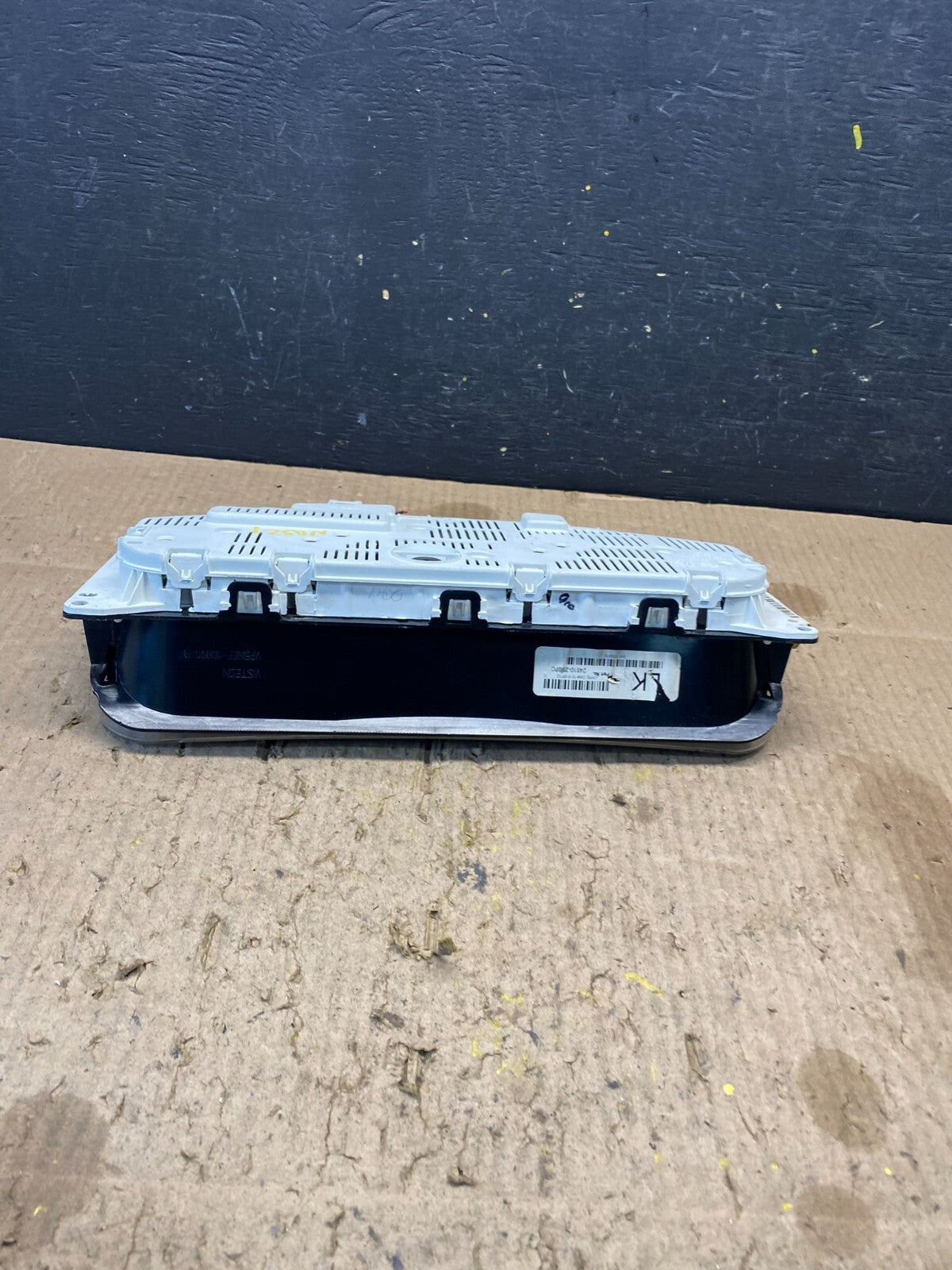 2005 to 2012 Nissan Pathfinder Xterra Frontier Speedometer Cluster Gauge N05215