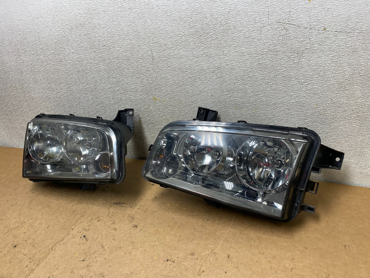 2007 to 2010 Dodge Charger Left+Right Set Side Headlights X7185 DW1