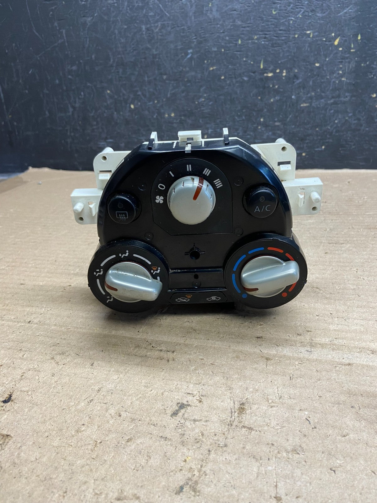 2012 to 2019 Nissan Versa Dash AC Climate Control Bezel Trim AH3762 DG0