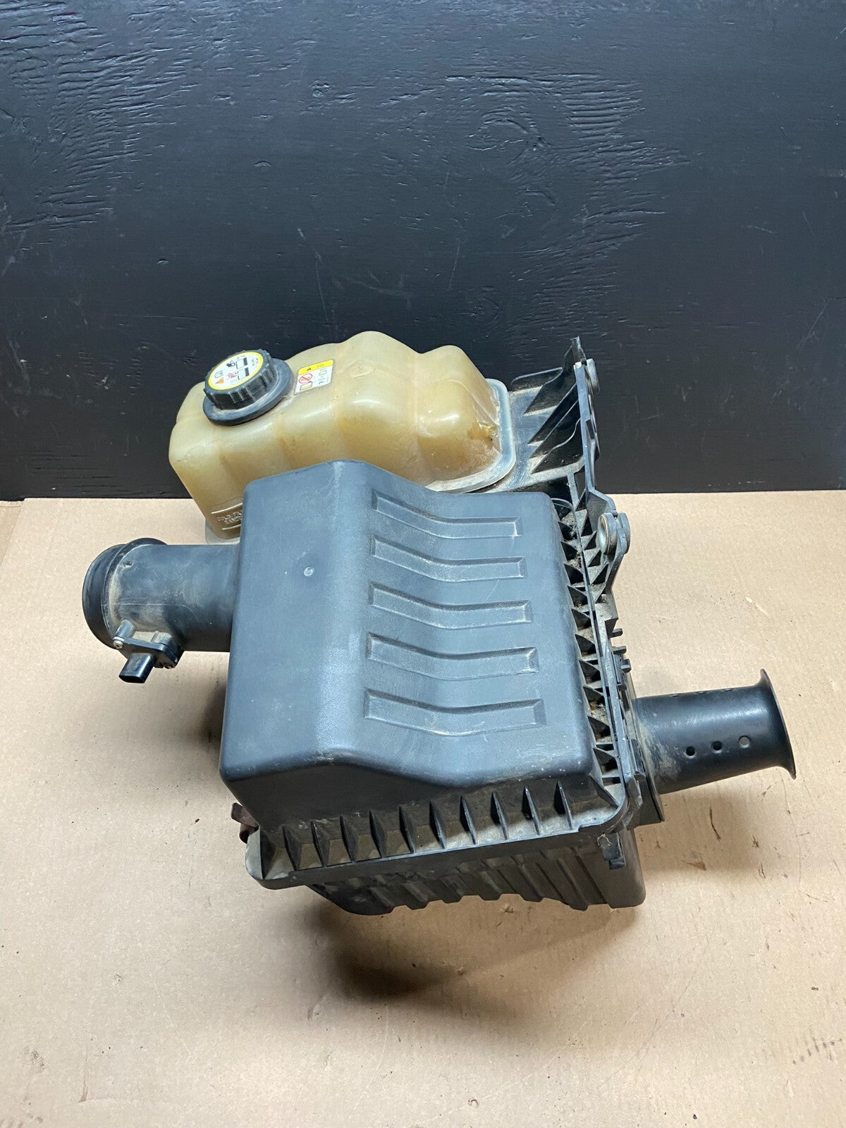 2007 to 2014 Ford Expedition Air Intake Cleaner Box Coolant Bottle D4995 DG13